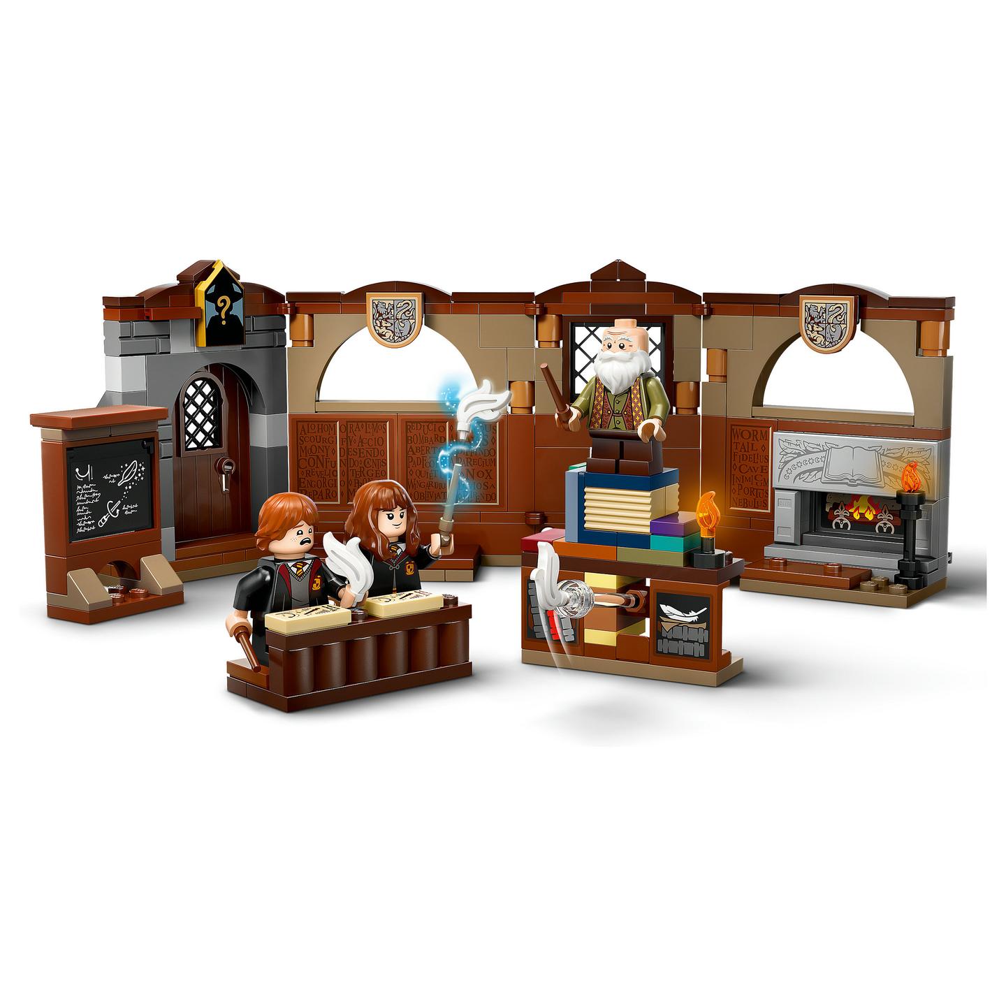 LEGO Harry Potter Hogwarts Castle: Charms Class - 17