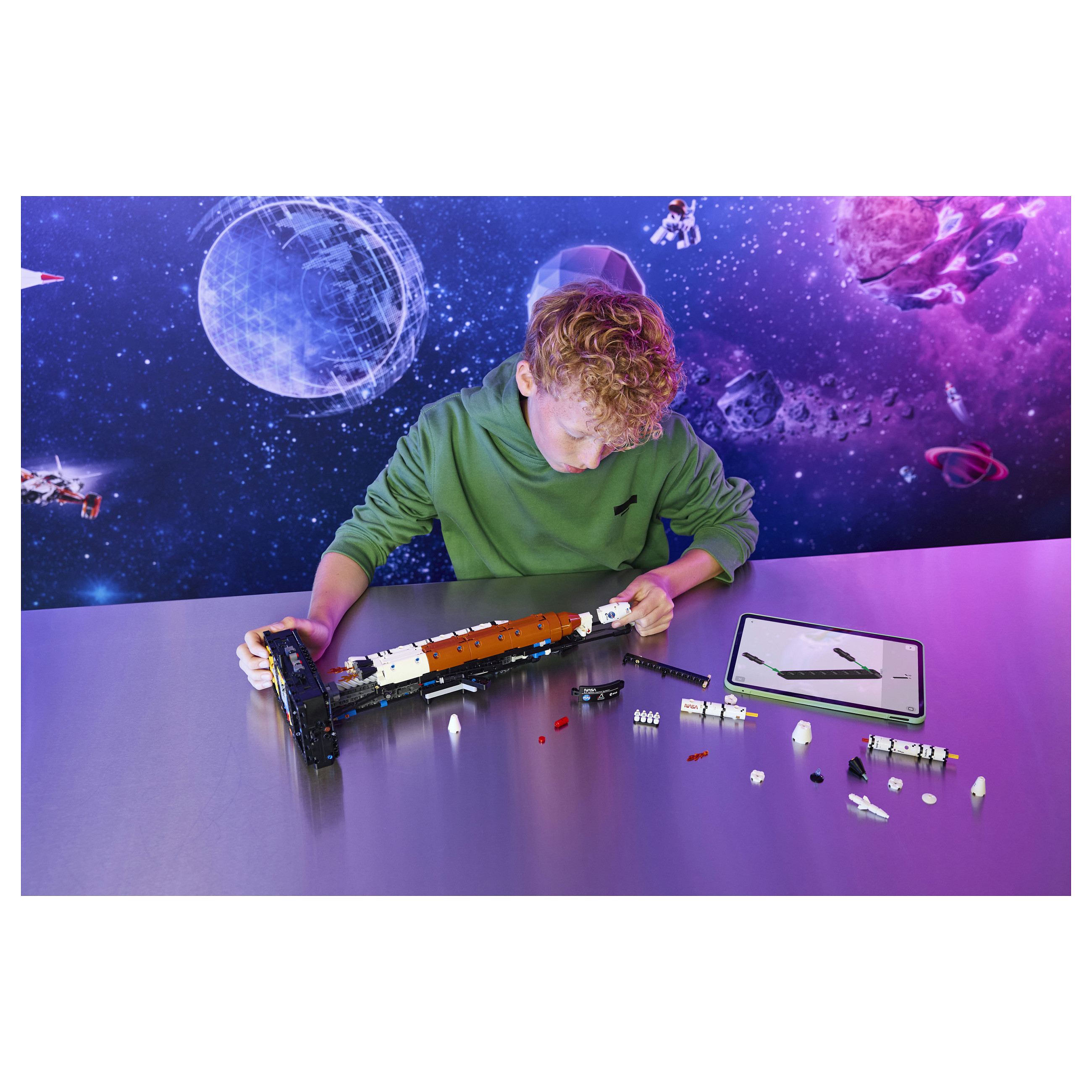 LEGO Technic NASA Artemis Space Launch System Rocket 42221 - 20