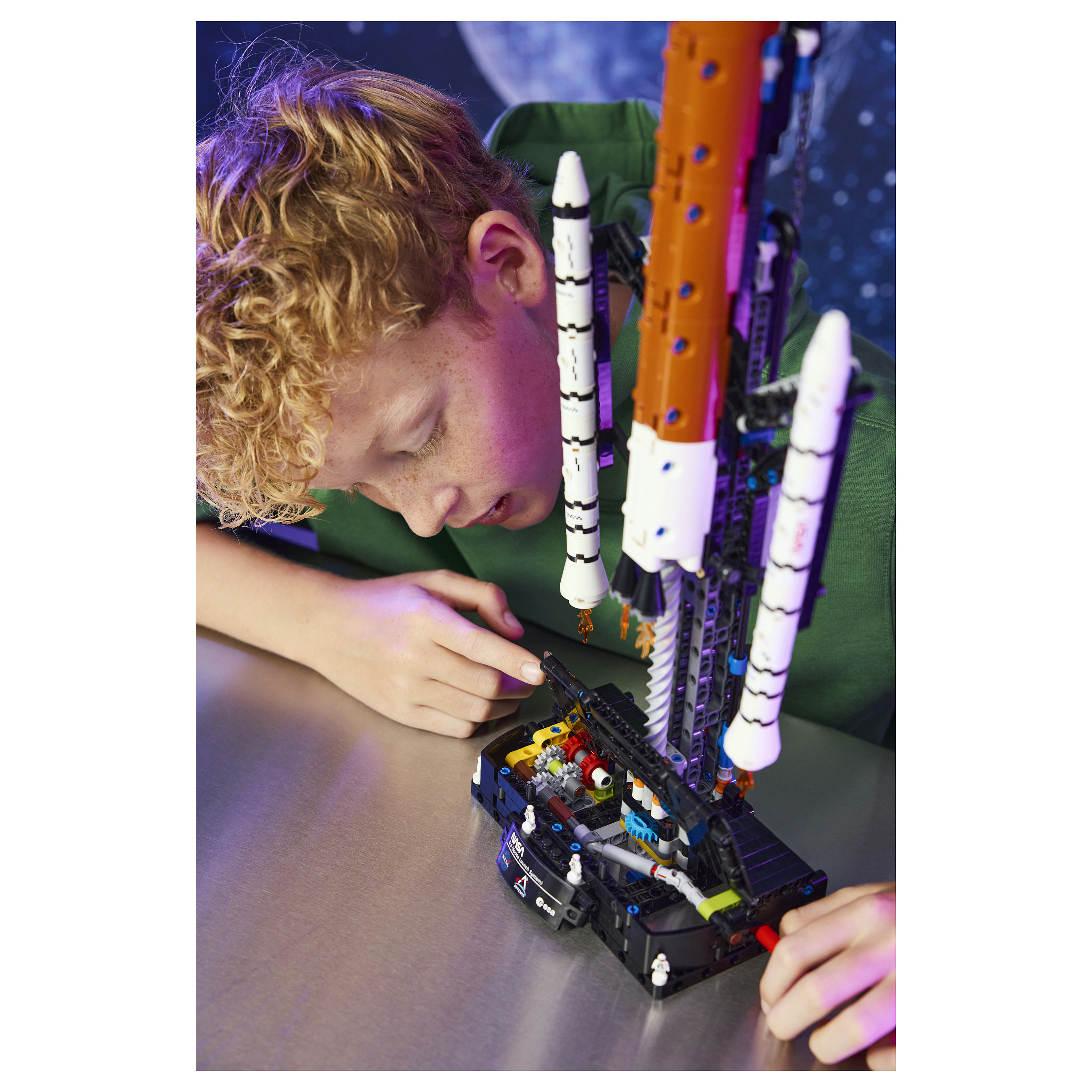 LEGO Technic NASA Artemis Space Launch System Rocket 42221 - 5
