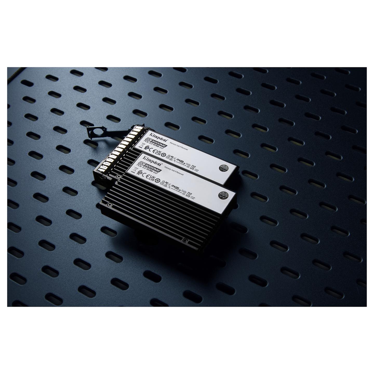 SSD e Brendshme Kingston DC3000ME, 30.72TB, U.2 2.5", PCIe 5.0 x4 NVMe, 14000MB/s Read, 9700MB/s Write - 7