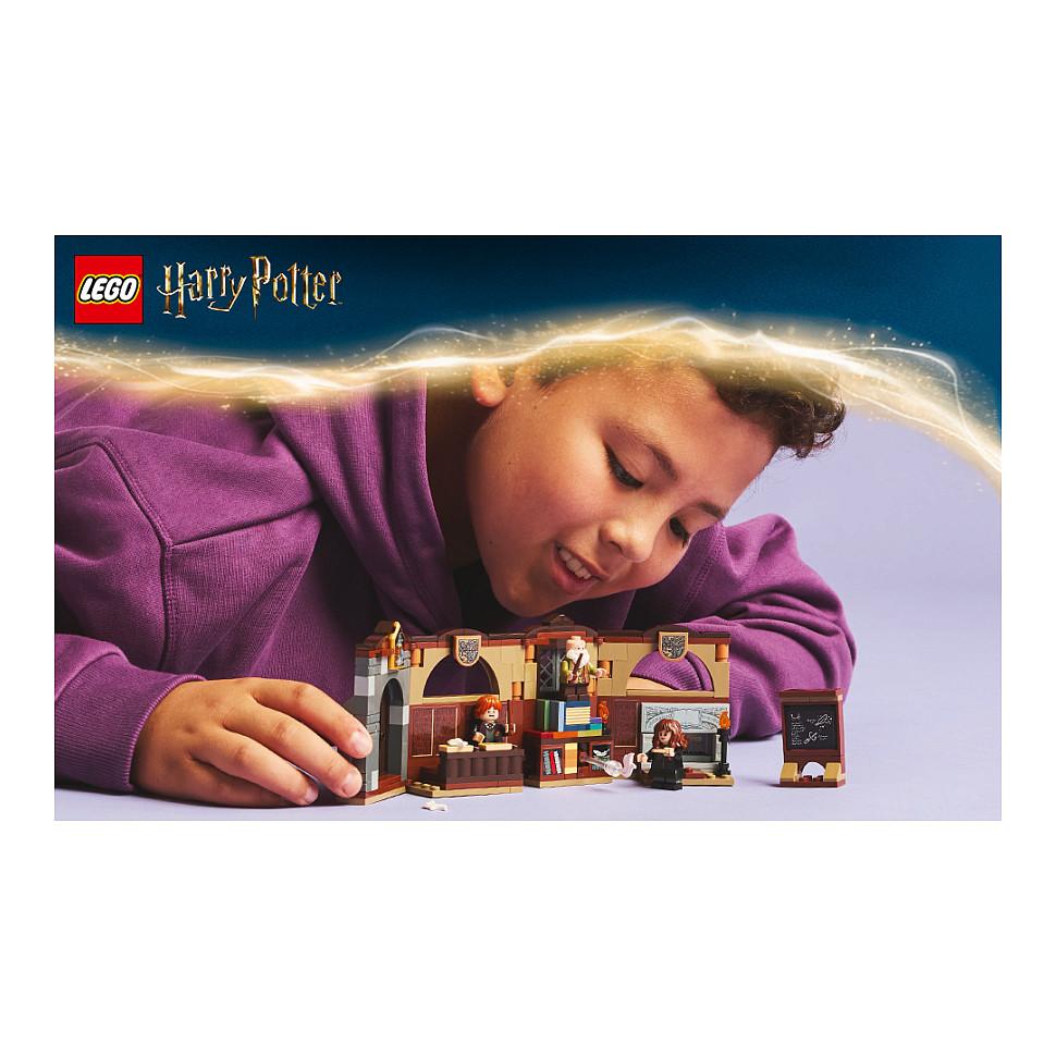 LEGO Harry Potter Hogwarts Castle: Charms Class - 26