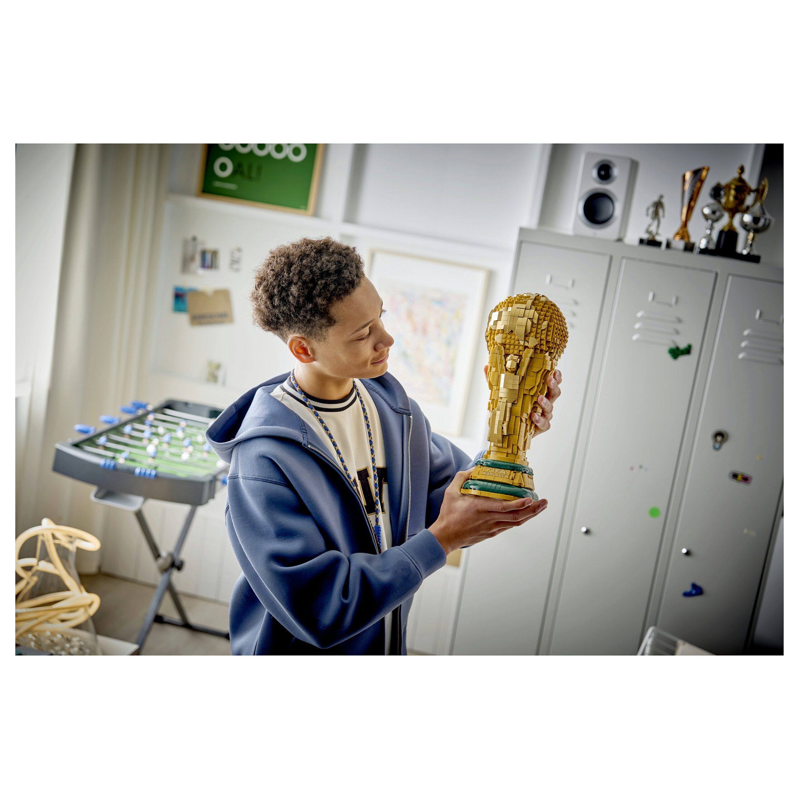 LEGO Editions Sports Official FIFA World Cup Trophy 43020 - Figura 3