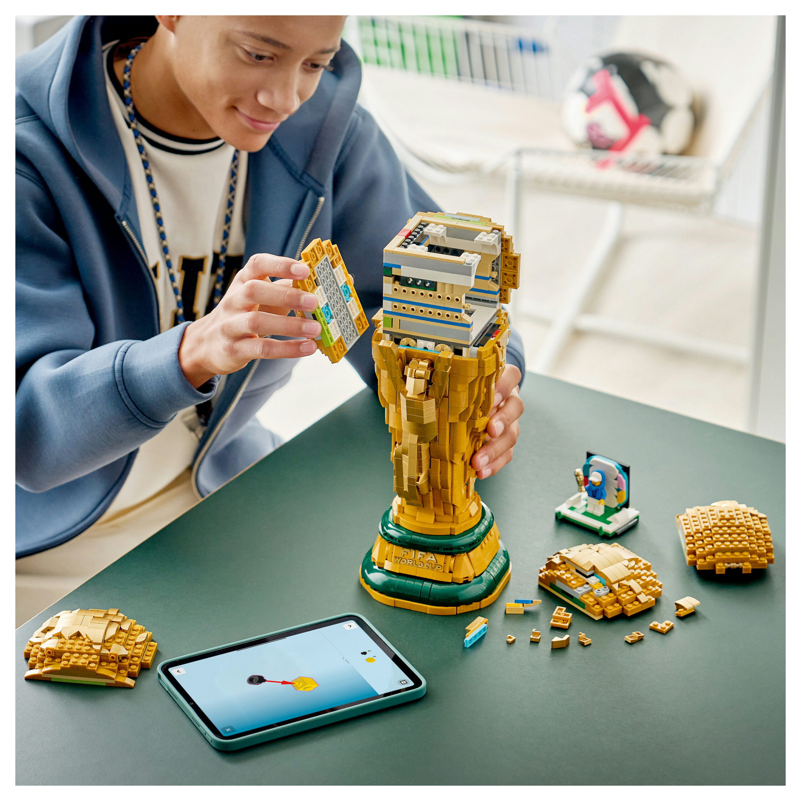 LEGO Editions Sports Official FIFA World Cup Trophy 43020 - Figura 5