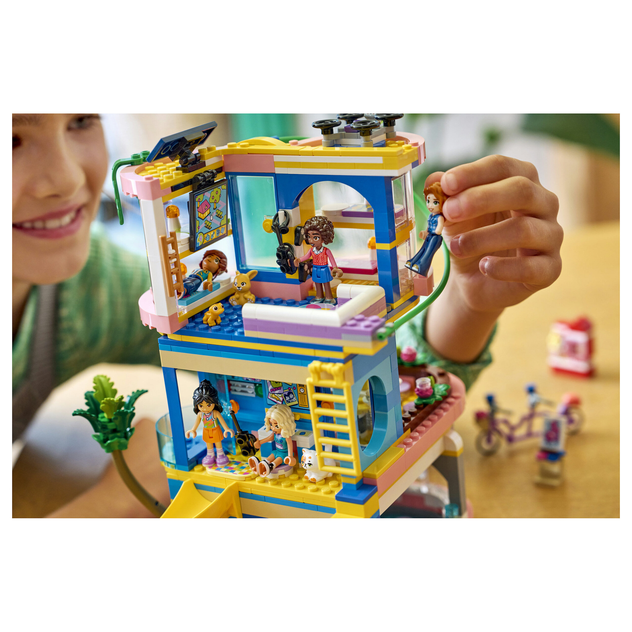LEGO Friends Heartlake City Friendship Clubhouse 42689 - Figura 4