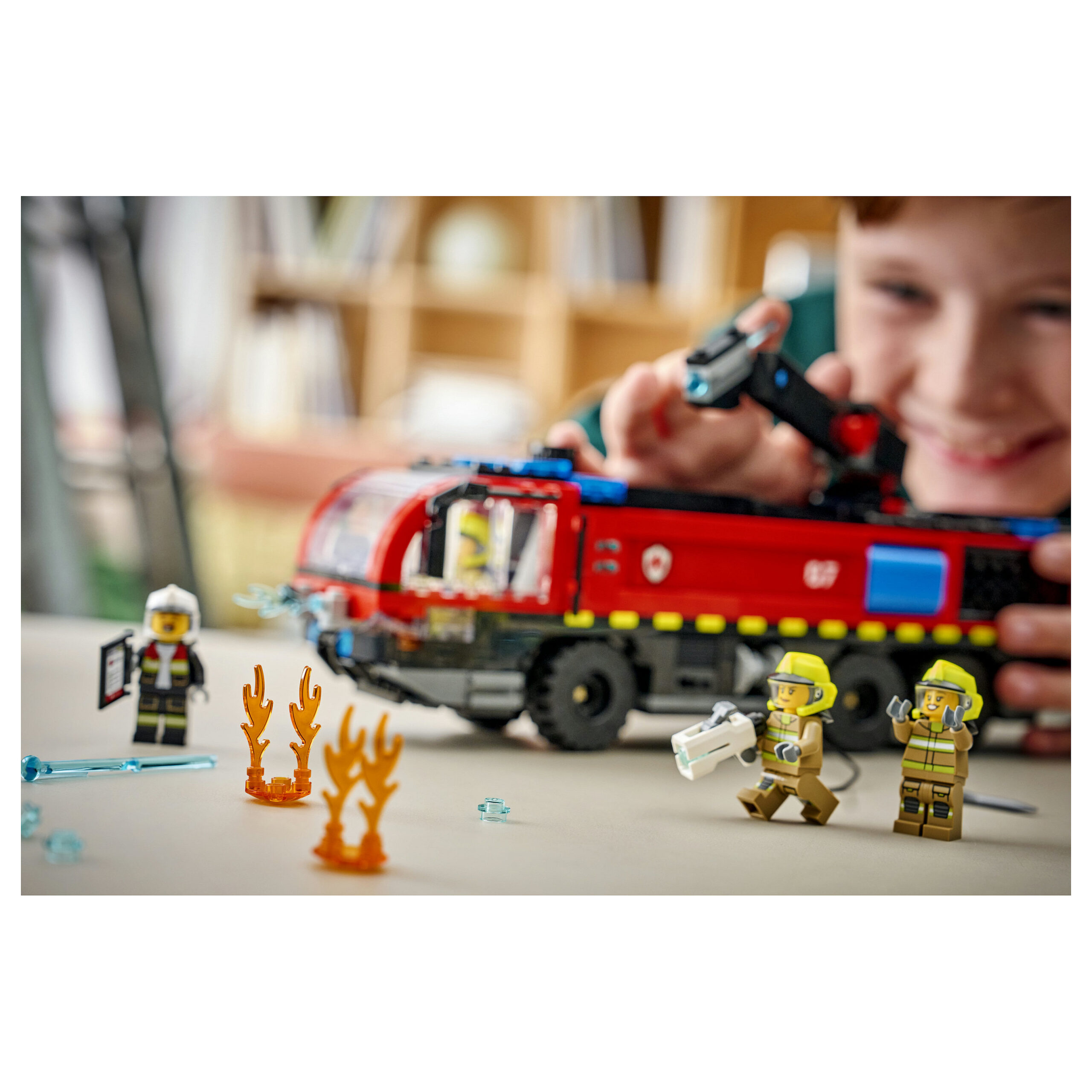 LEGO City Airport Fire Truck 60499 - Figura 2