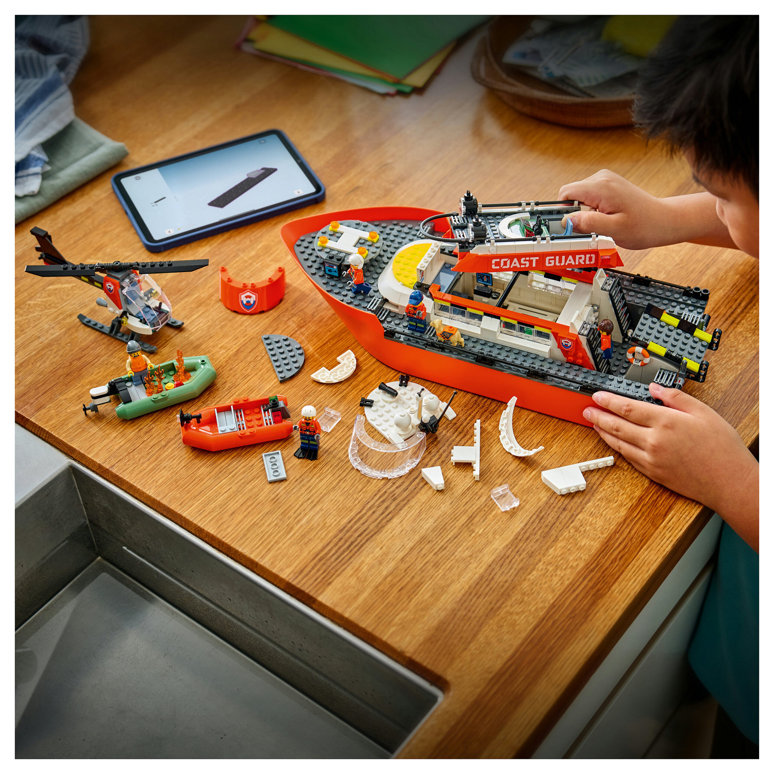 LEGO City Coast Guard Rescue Boat and Helicopter 60504 - Figura 5