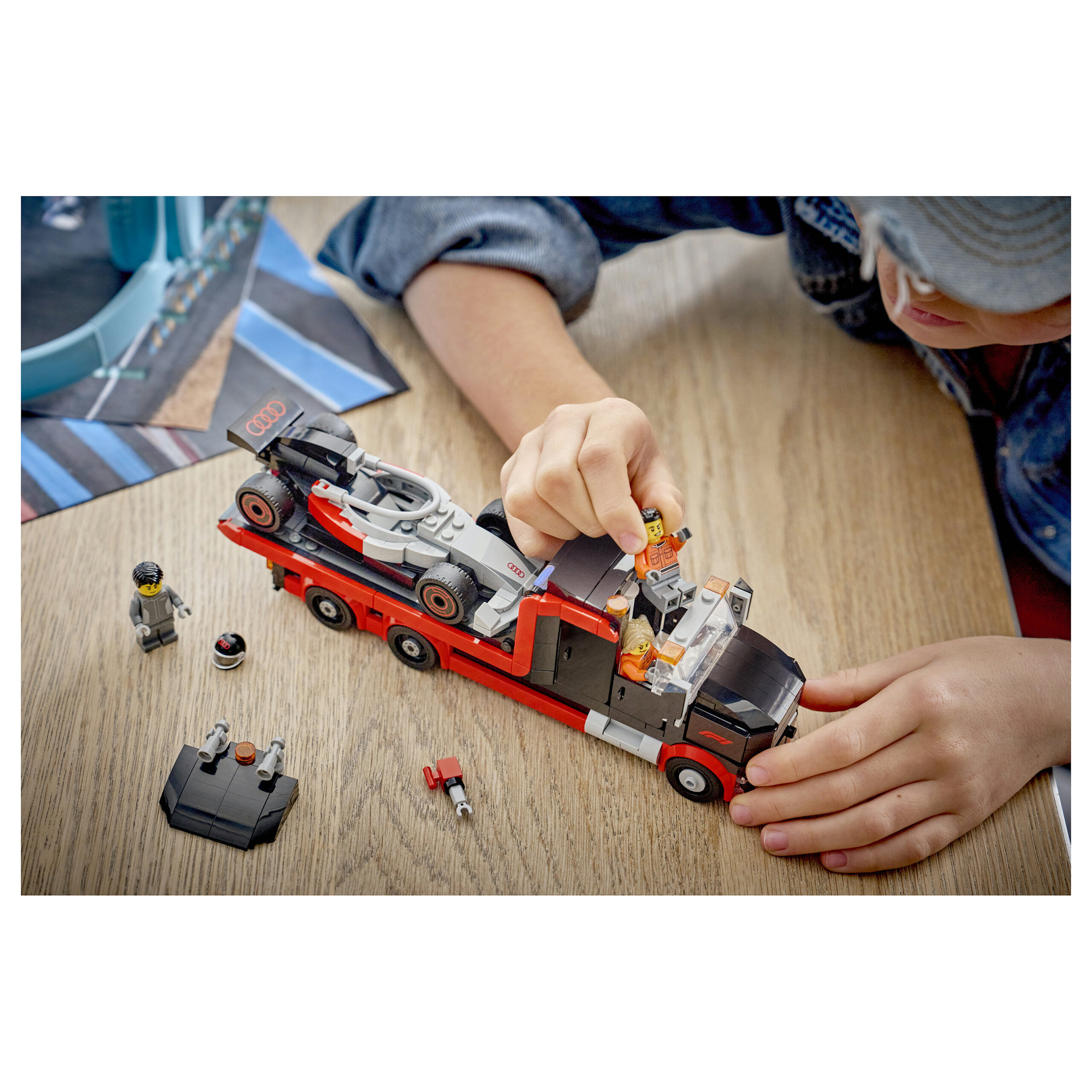 LEGO City F1 Truck with Audi F1 Racing Car 60493 - Figura 4