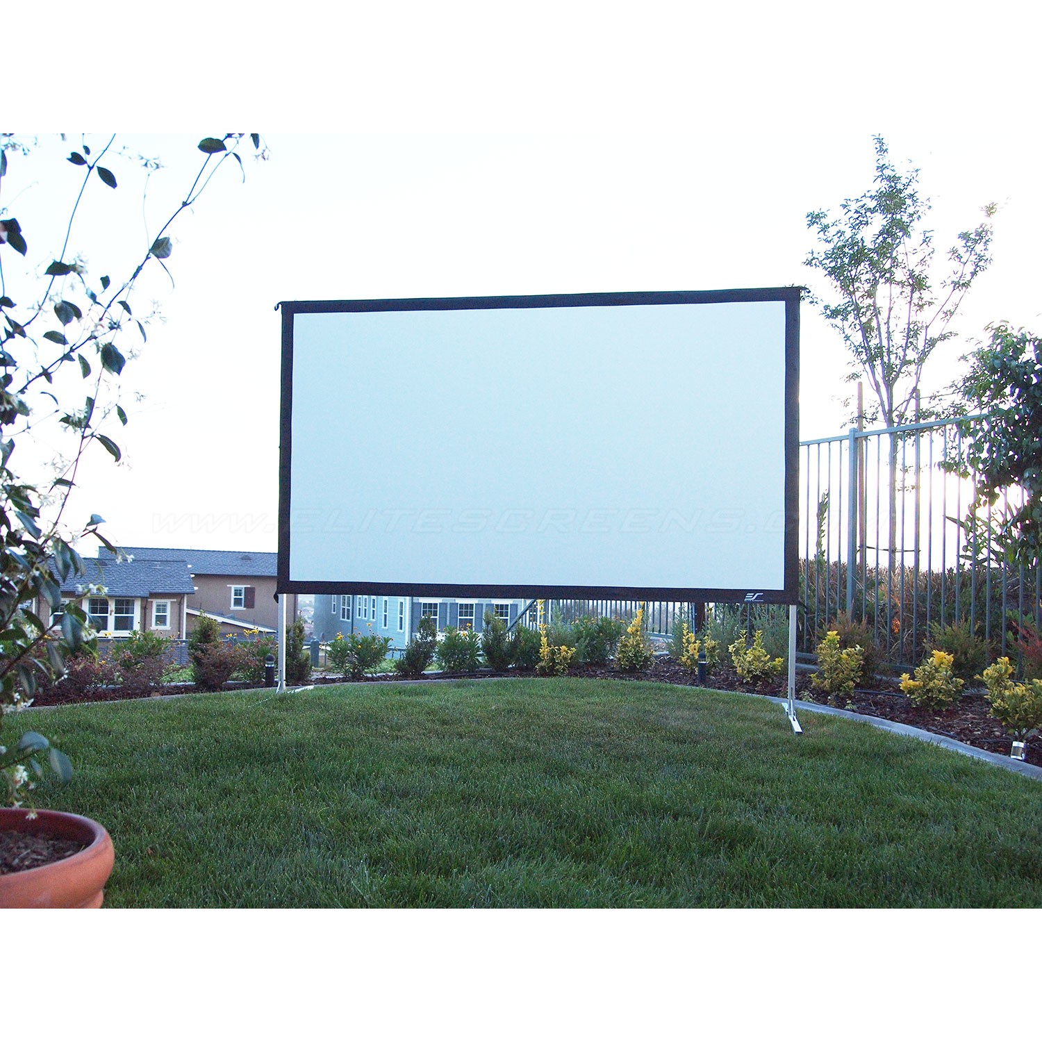 Mbajtëse/Tabelë për projektor Elite Screens Yard Master2 / Outdoor / 16:9 / 399×224 cm- Zezë - Figura 3