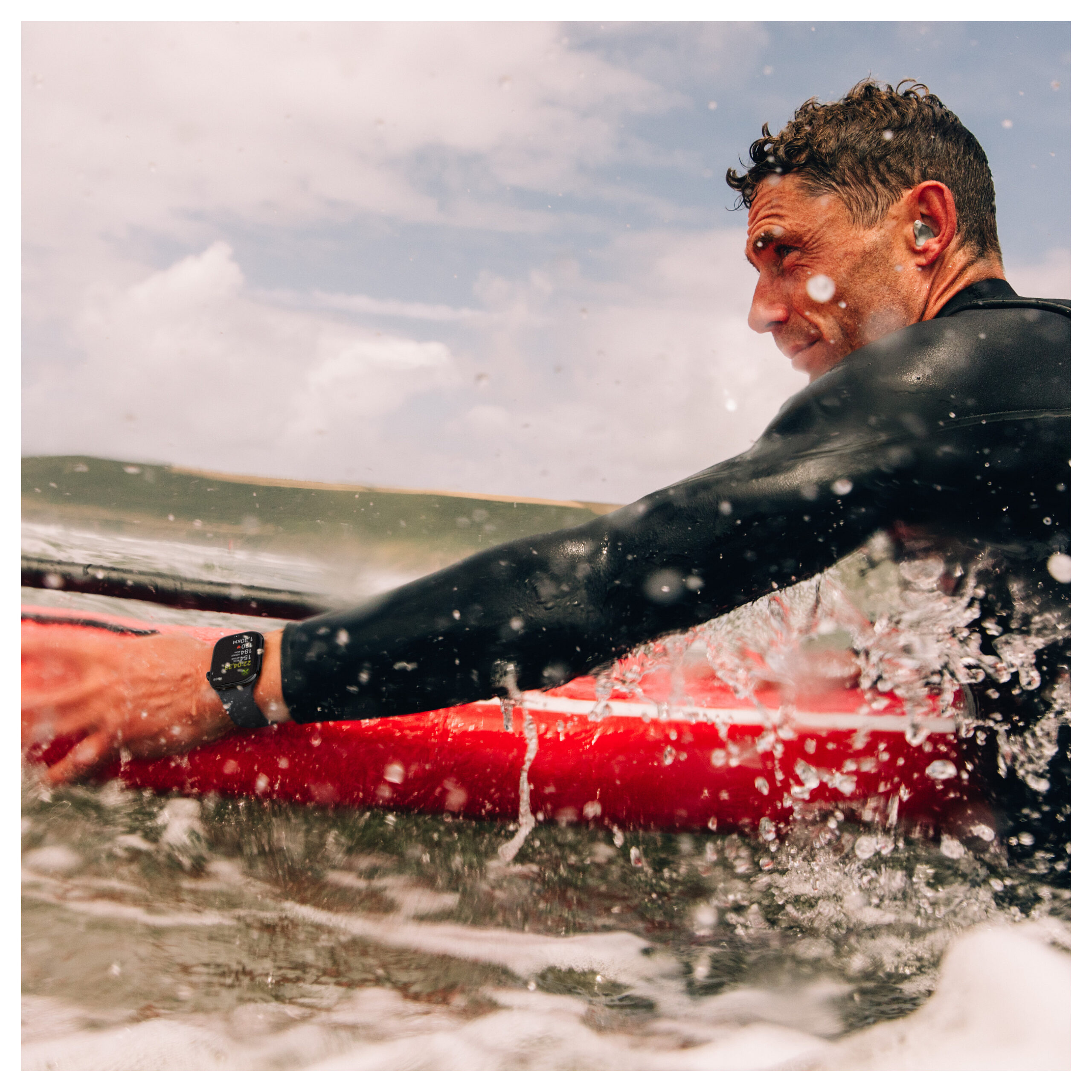 Apple Watch Series 10 GPS / 42mm / Jet Black Aluminium Case / Sport Band / S/M - Black - Figura 3