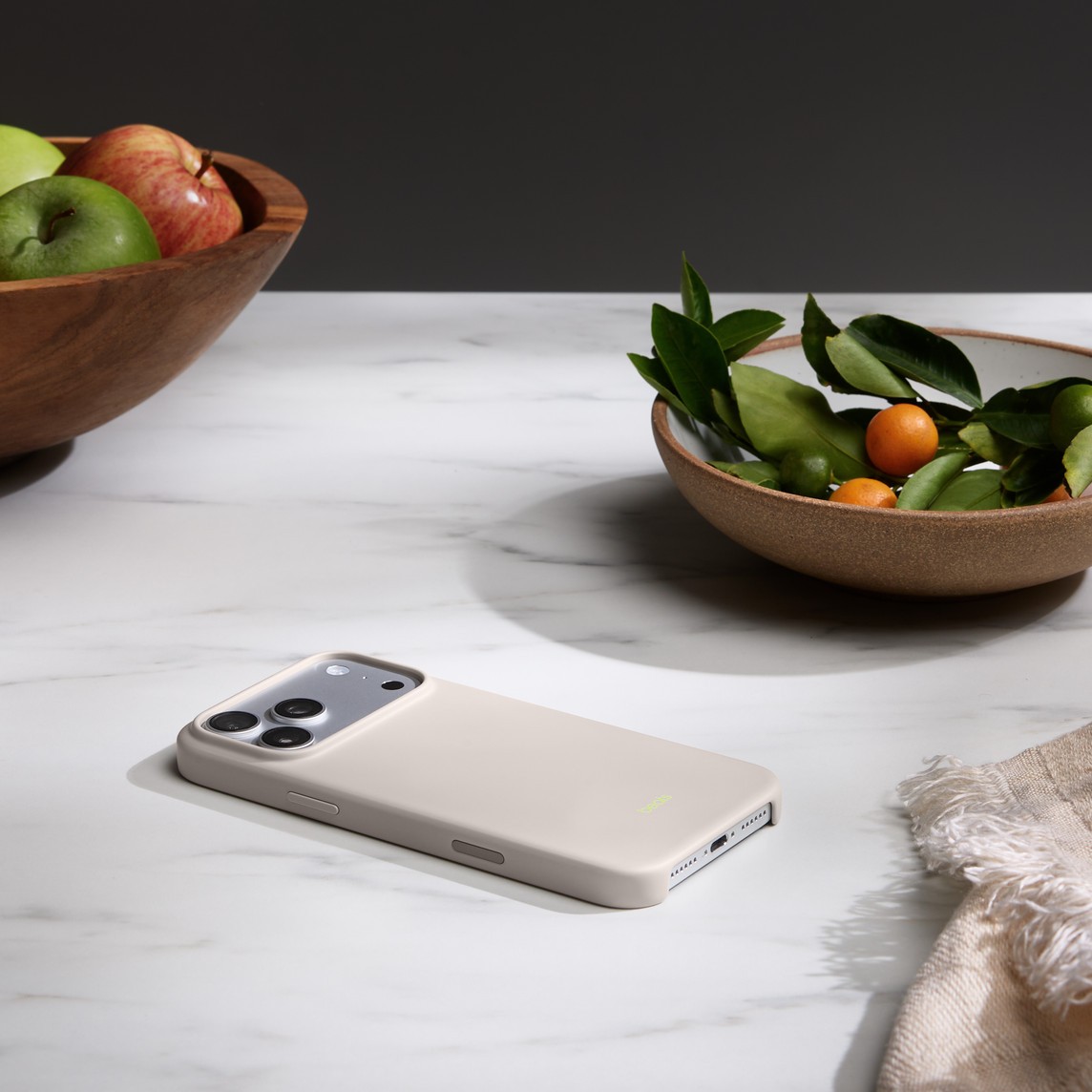 Beats Case iPhone 17 Pro Max with MagSafe and Camera Control (Limestone) - Figura 3