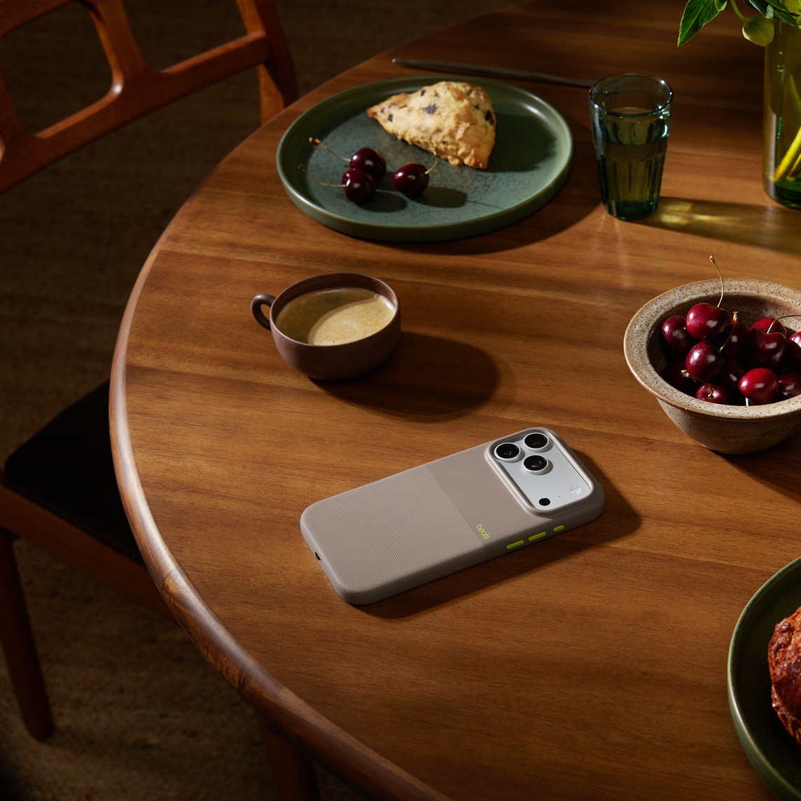 Beats Rugged Case iPhone 17 Pro Max with MagSafe and Camera Control (Alpine Gray) - Figura 3