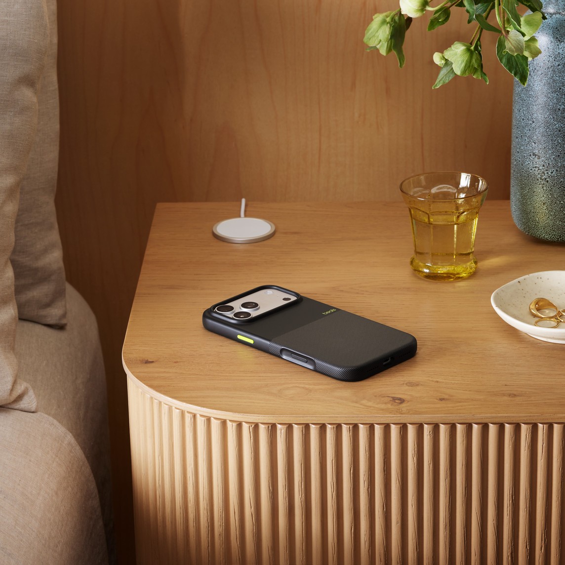 Beats Rugged Case iPhone 17 Pro Max with MagSafe and Camera Control (Mountain Night) - Figura 3