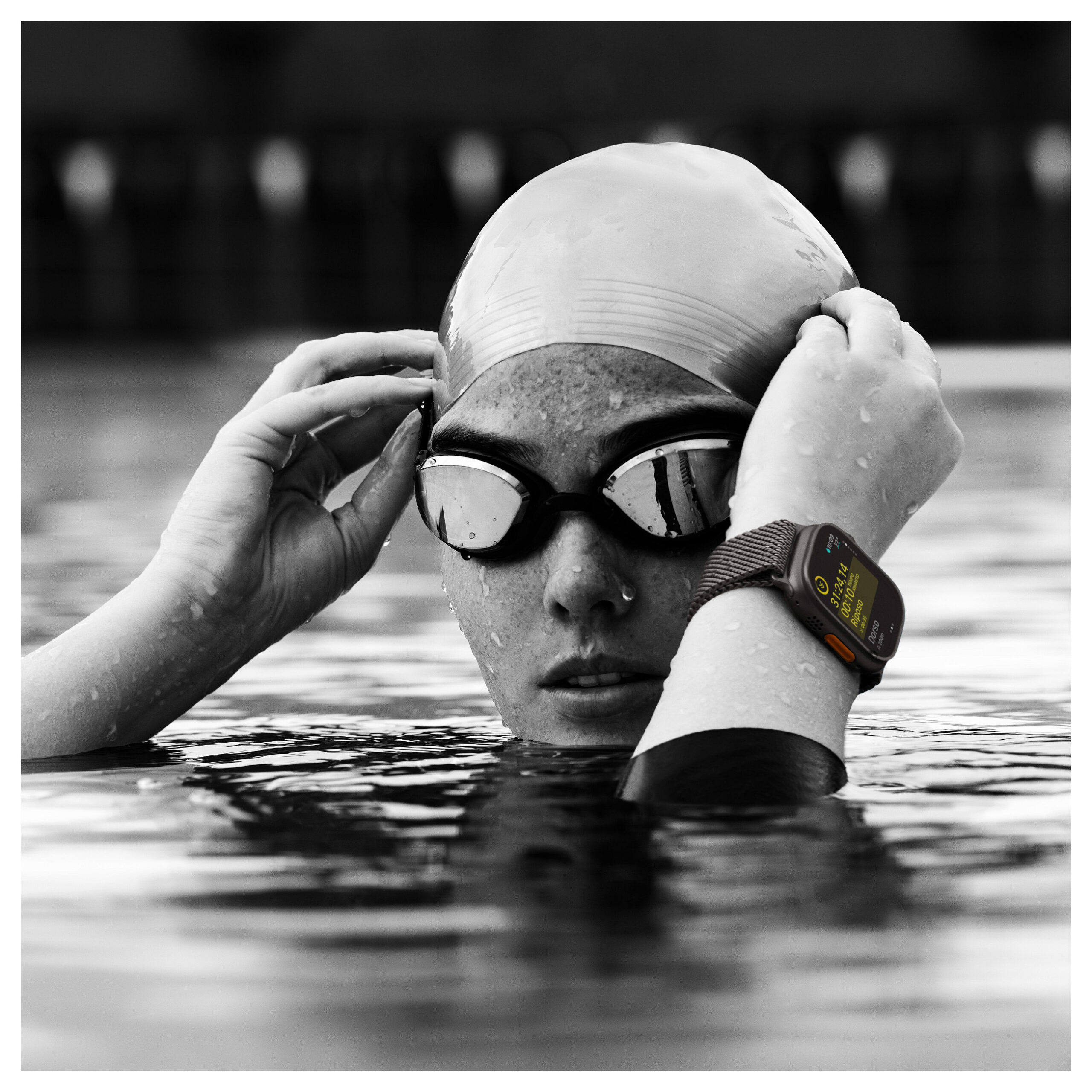 Apple Watch Ultra 2 / GPS + Cellular / 49mm / Natural Titanium Case / Natural Titanium Milanese Loop - L - Figura 4