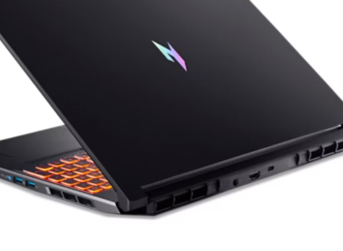 Laptop Gaming Acer Nitro V 16 ANV16-72-72ZY / 7 240H / 16GB DDR5 / 512GB / 16" WUXGA IPS 180Hz / RTX 5070 - Black - Figura 5