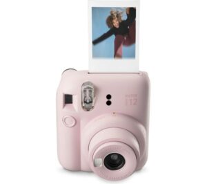 Fotoaparat Fujifilm Instax Mini 12 / Printon Foto 62mm × 46mm / Lens 2 components 2 elements / f = 60 mm, 1:12.7 / Pink
